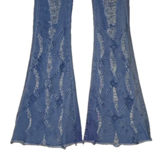 NWT Women's Bell Bottom Jeans - Picture 4 of 17